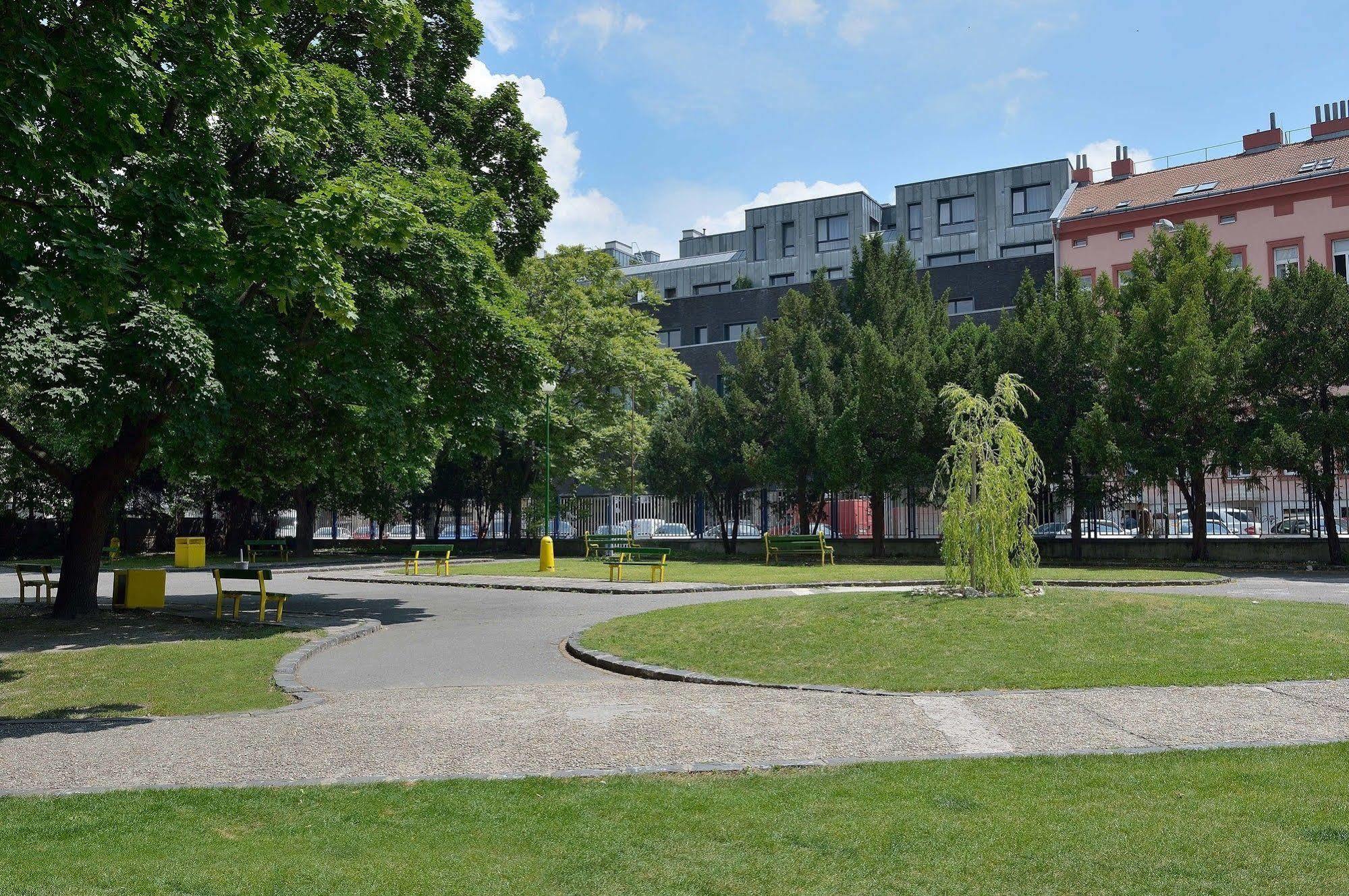 Ambiente Serviced Apartments - Dunajska Bratislava Exterior foto
